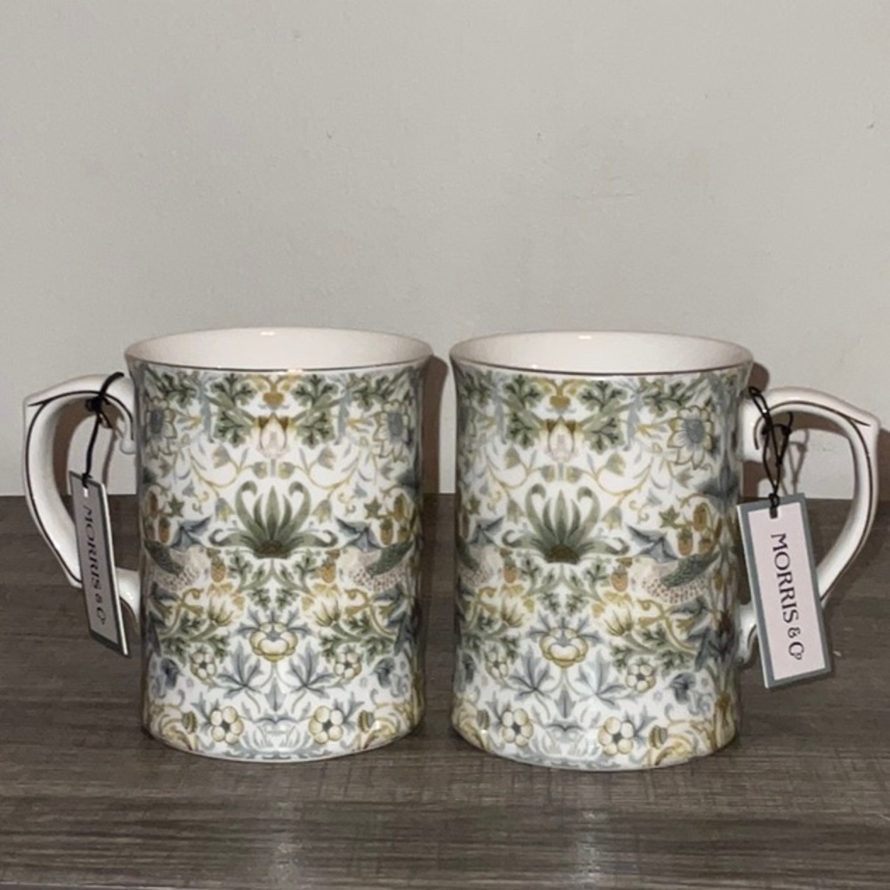 Morris & Co Strawberry Thief fine porcelain 18oz.coffee mug Set of two NWT
